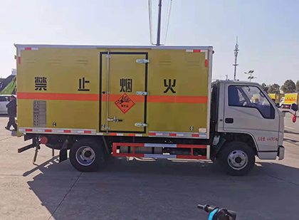 镇远爆破器材运输车技术升级与安全合规新趋势